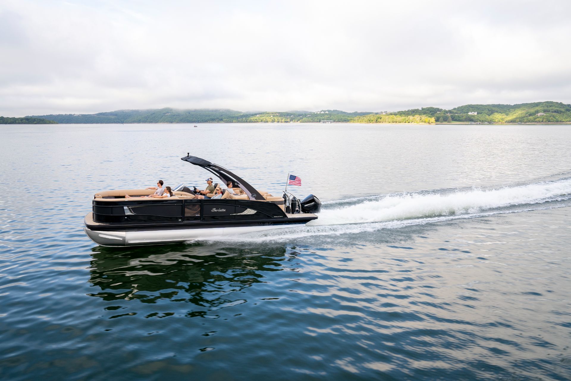 Pontoon Boats VS Wakeboard Boats (Which is the Best Option)